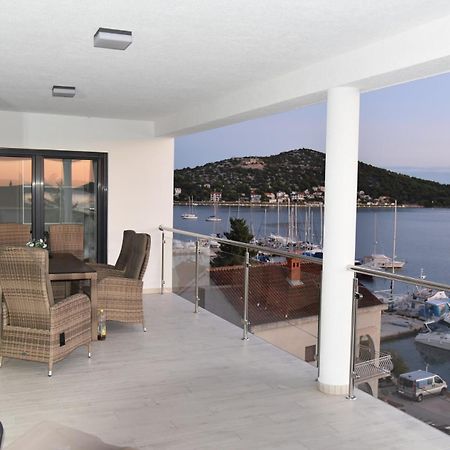 Villa Pina Tisno Luaran gambar