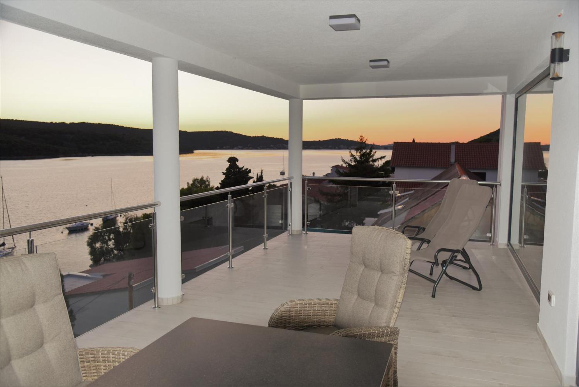 Villa Pina Tisno Luaran gambar