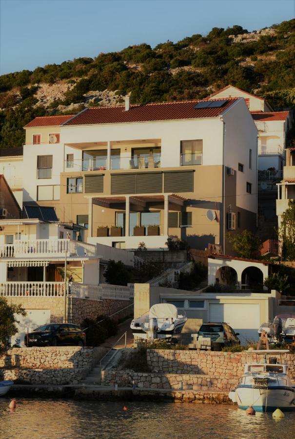 Villa Pina Tisno Luaran gambar