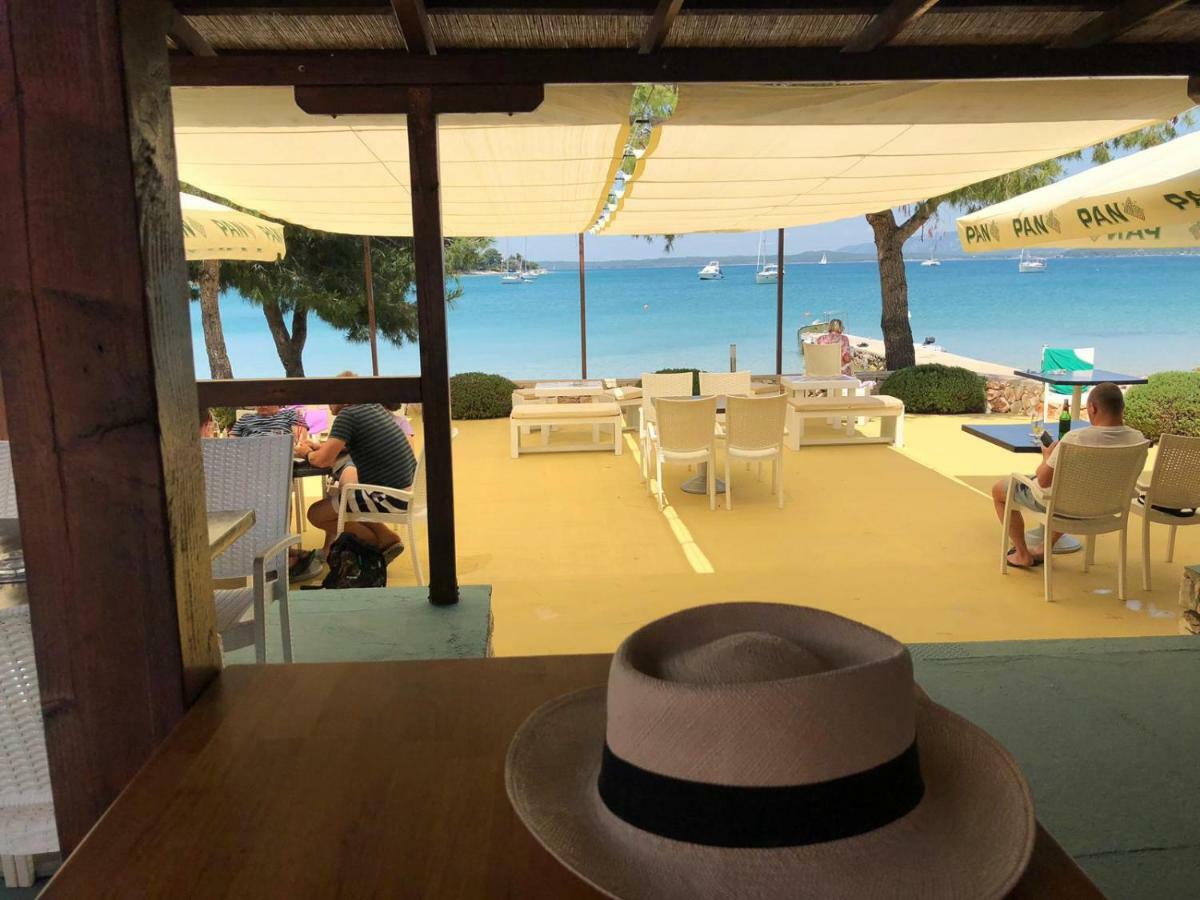 Villa Pina Tisno Luaran gambar